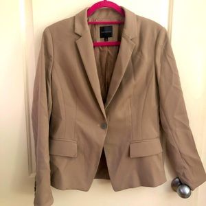 The limited neutral blazer in Medium!